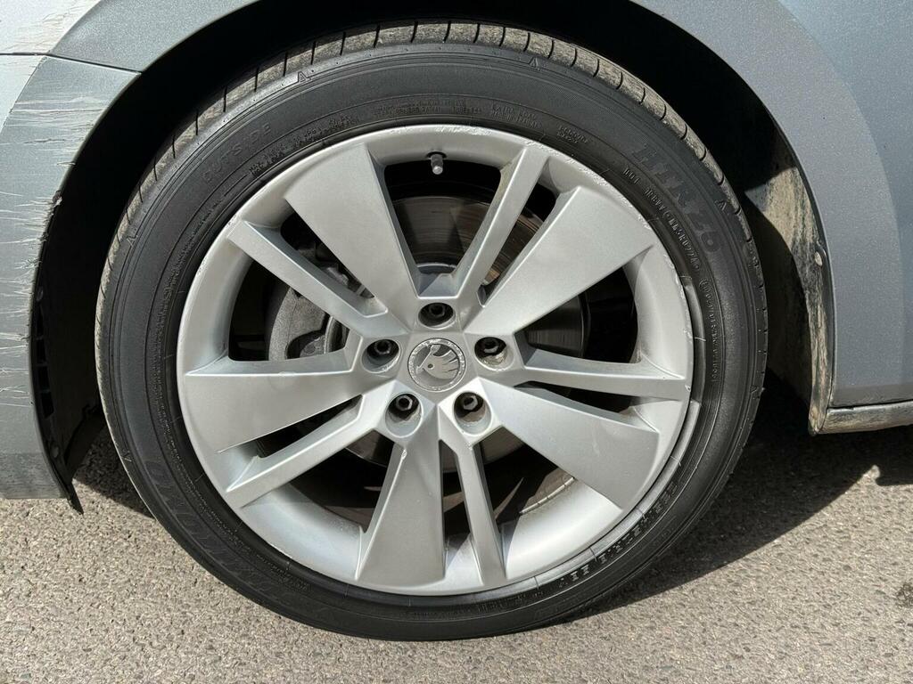 Skoda Superb White #38