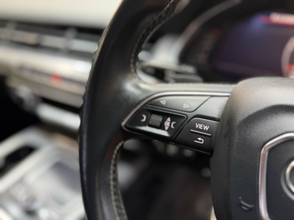 Audi SQ7 Suv Black #29