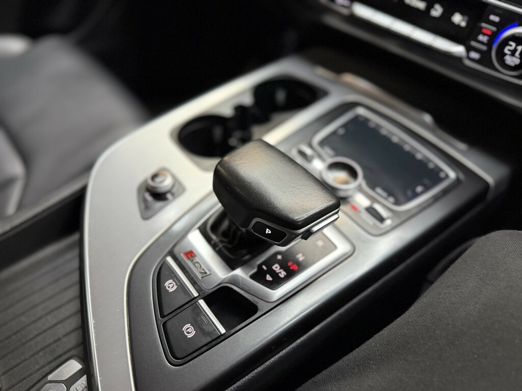 Audi SQ7 Suv Black #34
