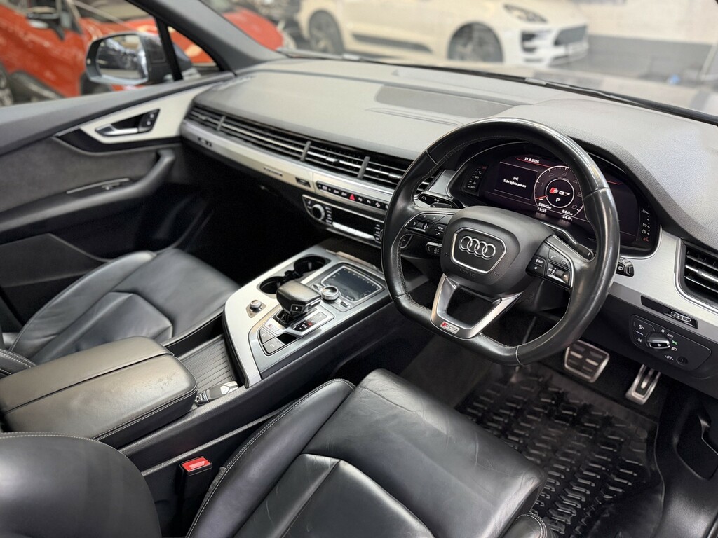 Audi SQ7 Suv Black #24