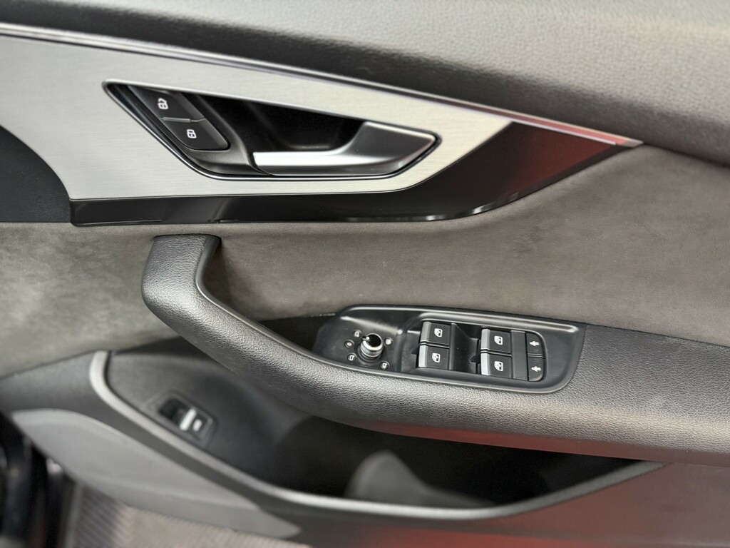Audi SQ7 Suv Black #25