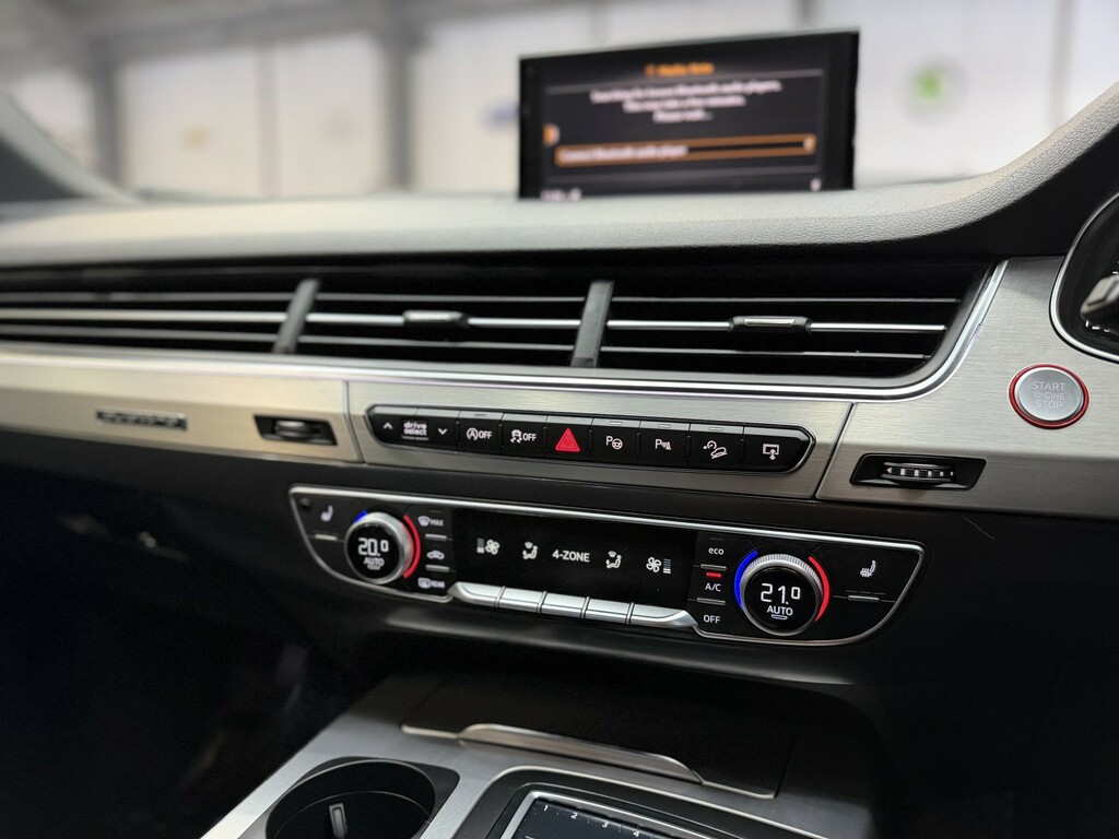 Audi SQ7 Suv Black #32