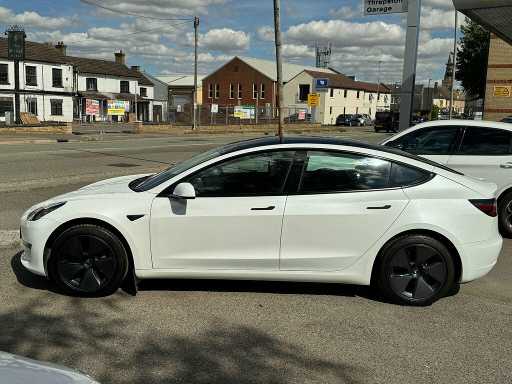 Tesla Model 3 Saloon White #5