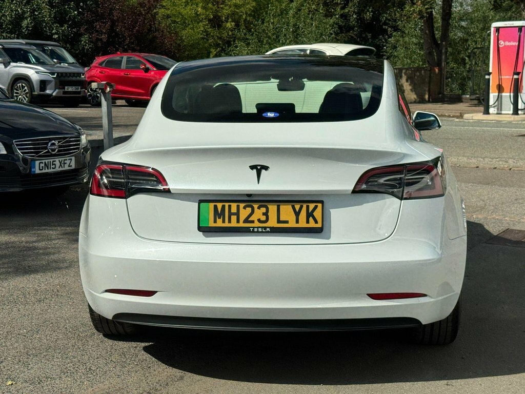 Tesla Model 3 Saloon White #4