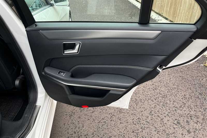 Mercedes-Benz E Class 2.1 E220 Bluetec Amg White #48