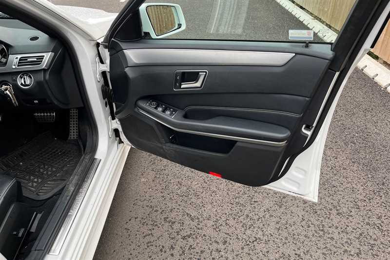 Mercedes-Benz E Class 2.1 E220 Bluetec Amg White #47