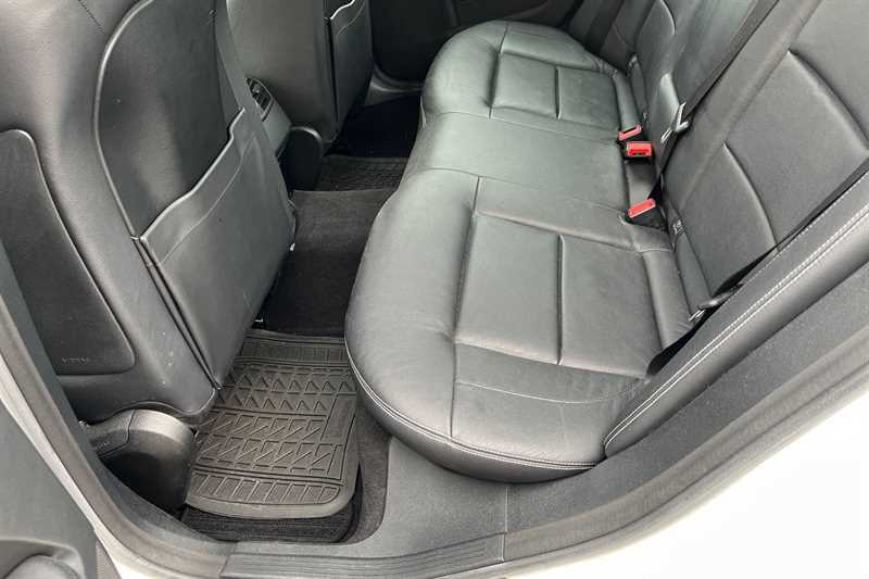 Mercedes-Benz E Class 2.1 E220 Bluetec Amg White #23