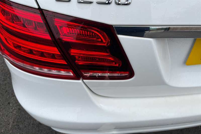 Mercedes-Benz E Class 2.1 E220 Bluetec Amg White #35