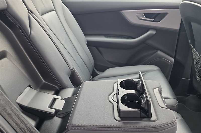 Audi Q7 2L S Line White #29