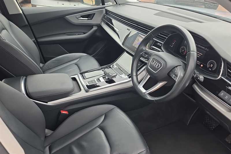 Audi Q7 2L S Line White #10