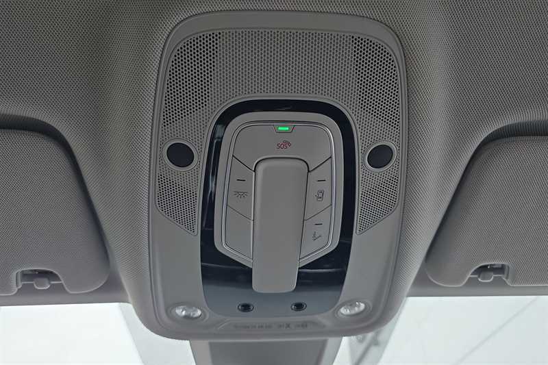 Audi Q7 2L S Line White #36