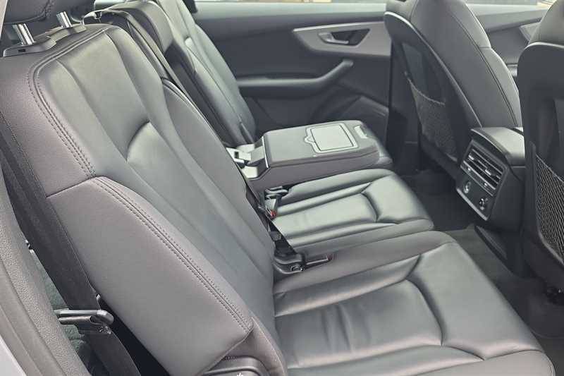 Audi Q7 2L S Line White #28