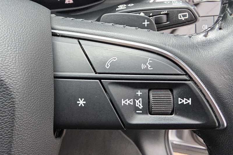 Audi Q7 2L S Line White #21