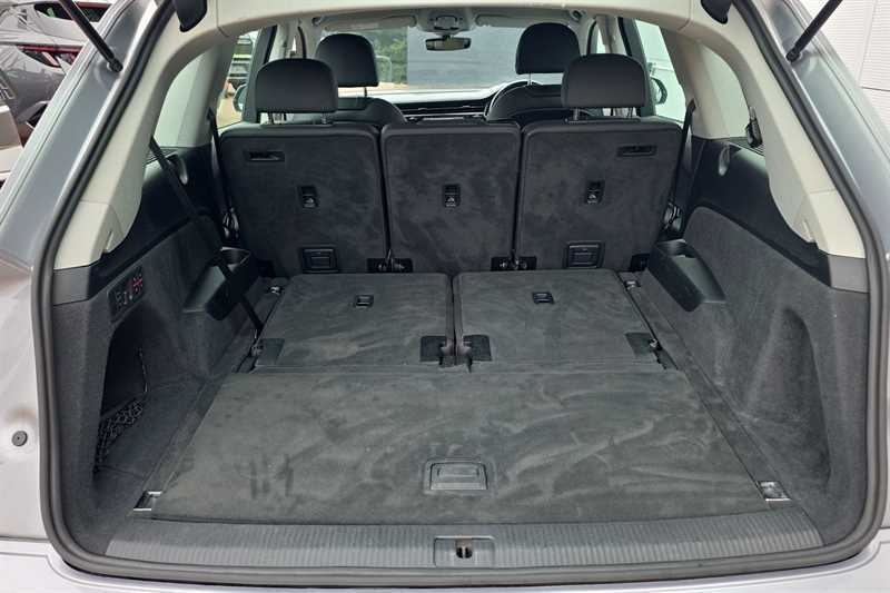 Audi Q7 2L S Line White #23