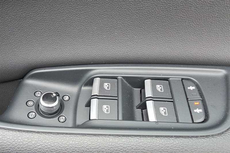 Audi Q7 2L S Line White #15