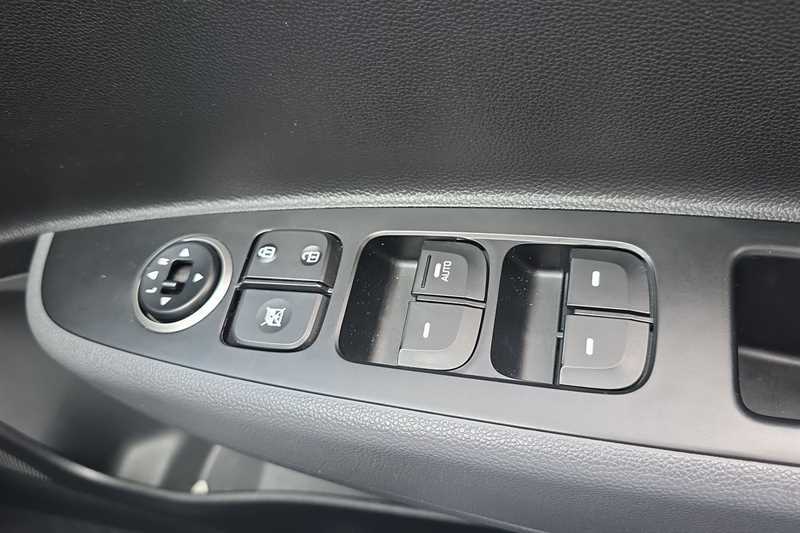 Hyundai I10 1.0 Play White #15