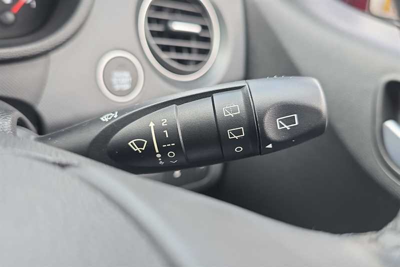 Hyundai I10 1.0 Play White #25
