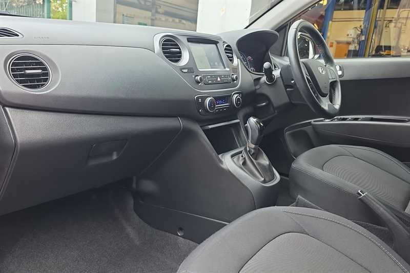 Hyundai I10 1.0 Play White #12