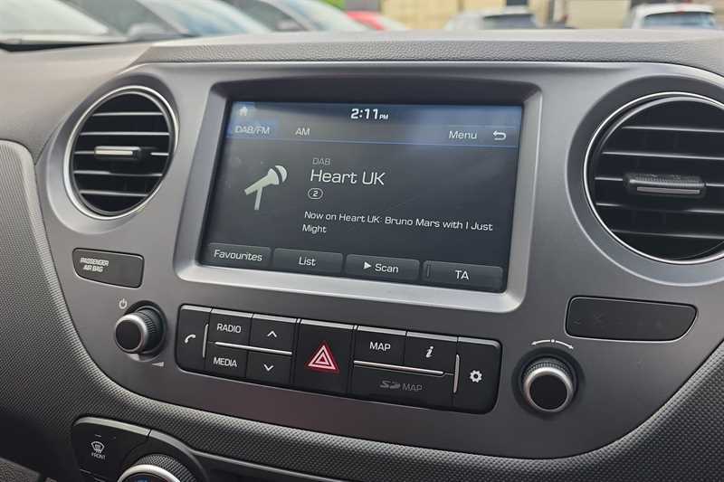 Hyundai I10 1.0 Play White #18