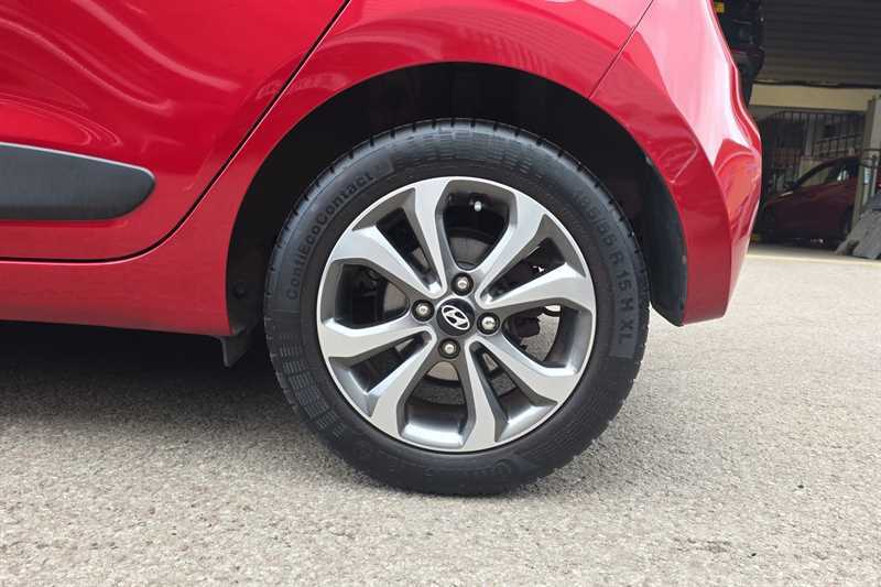 Hyundai I10 1.0 Play White #9