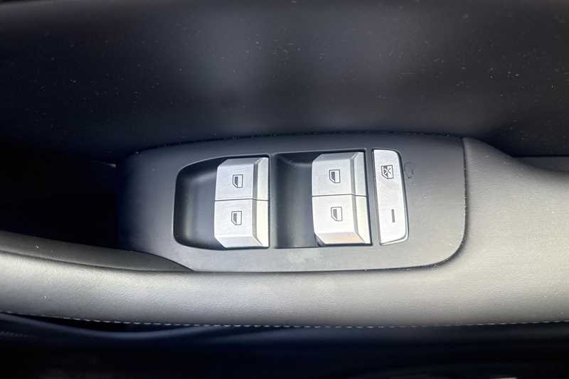 MG MGS5 Mgs5 170Kw Se Ev Long Range 64Kwh Estate Red #16