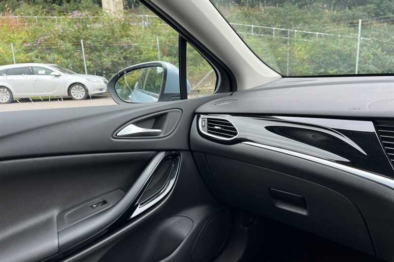 Vauxhall Astra 1.4T 16V 150 Sri Nav Black #41