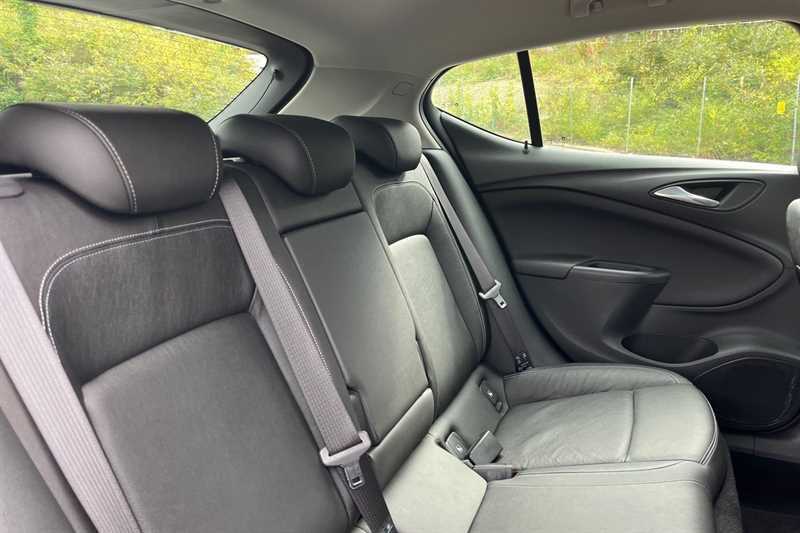 Vauxhall Astra 1.4T 16V 150 Sri Nav Black #23