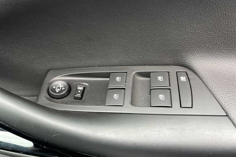 Vauxhall Astra 1.4T 16V 150 Sri Nav Black #16