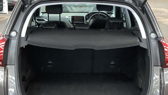 Peugeot 2008 2008 Active White #11