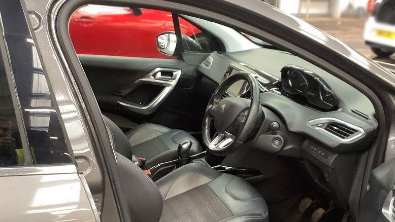 Peugeot 2008 2008 Active White #7