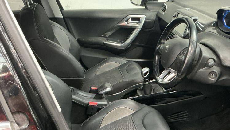 Peugeot 2008 2008 Active Puretech Ss Black #4