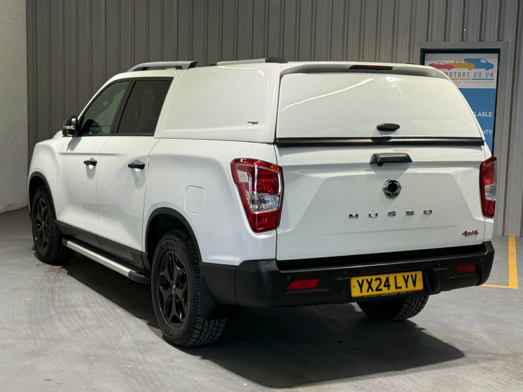 SsangYong Musso 2.2L Saracen White #2
