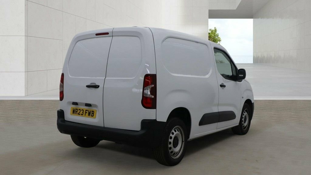 Vauxhall Combo 1.5L Prime White #4
