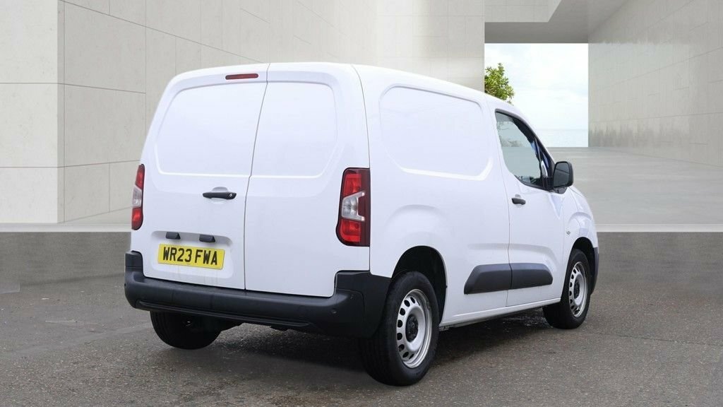Vauxhall Combo 1.5L Prime White #4