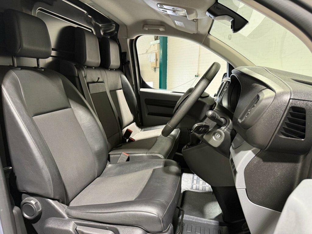 Vauxhall Vivaro 2L Sportive FD71WCT Grey #5