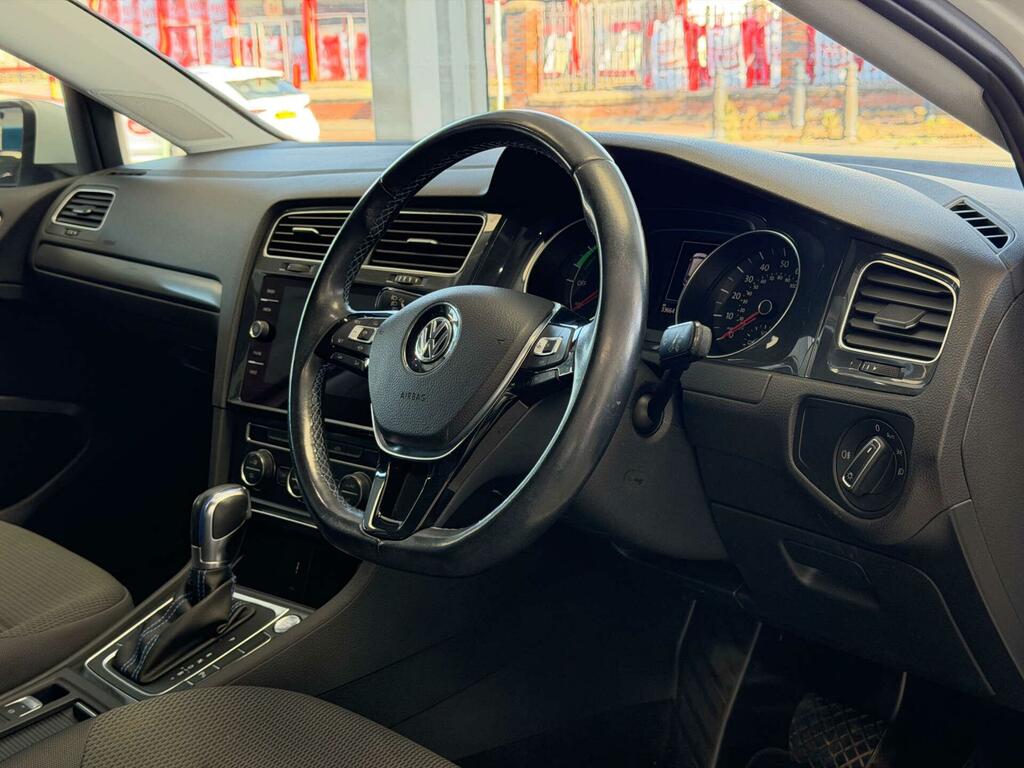Volkswagen e-Golf 2019 35.8Kwh E-golf Hatchback Black #9