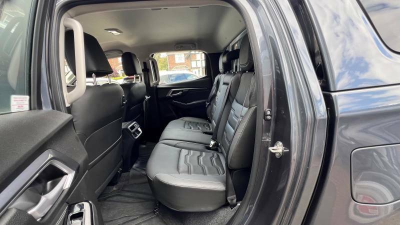 Isuzu D-Max 1.9 Td Utility Pickup Extended Cab Black #11