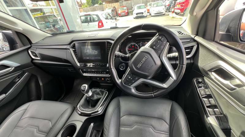 Isuzu D-Max 1.9 Td Utility Pickup Extended Cab Black #14