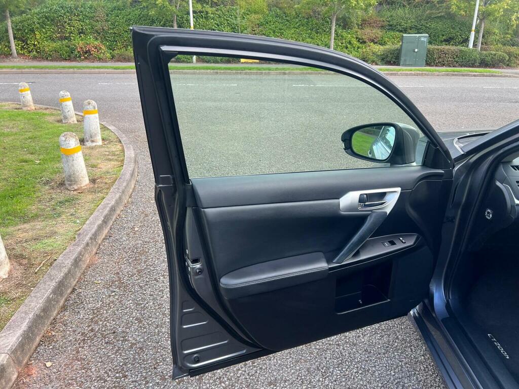 Lexus CT 1.8L 200H Se-l 136 Bhp Black #25