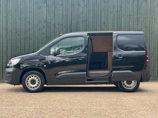 Citroen Berlingo Mpv White #4