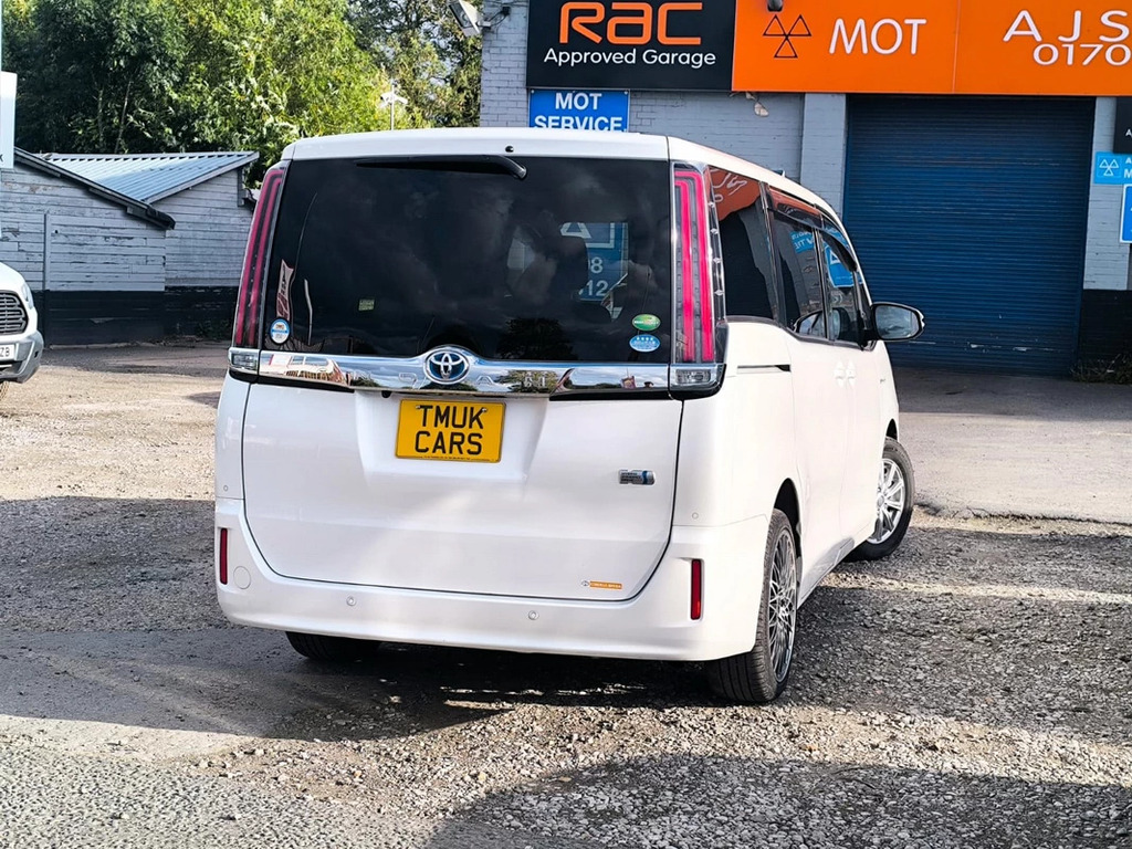 Toyota Noah 1.8 Hybrid 201969 7 Seats Mpv Ulez Free Fre White #4