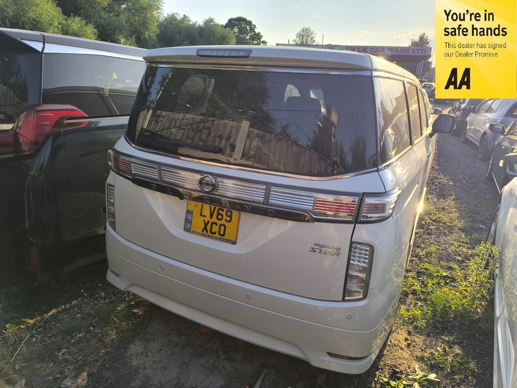 Nissan Elgrand 2.5 201969 8 Seats 2 Keys 4 White