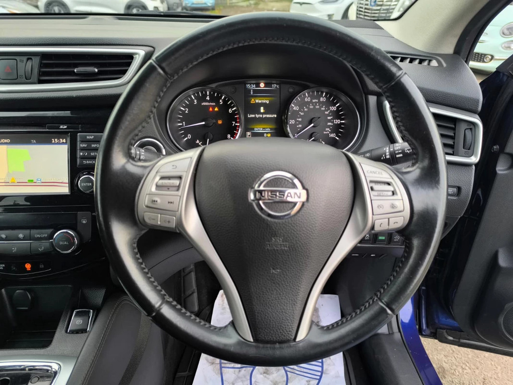 Nissan Qashqai Hatchback Black #15