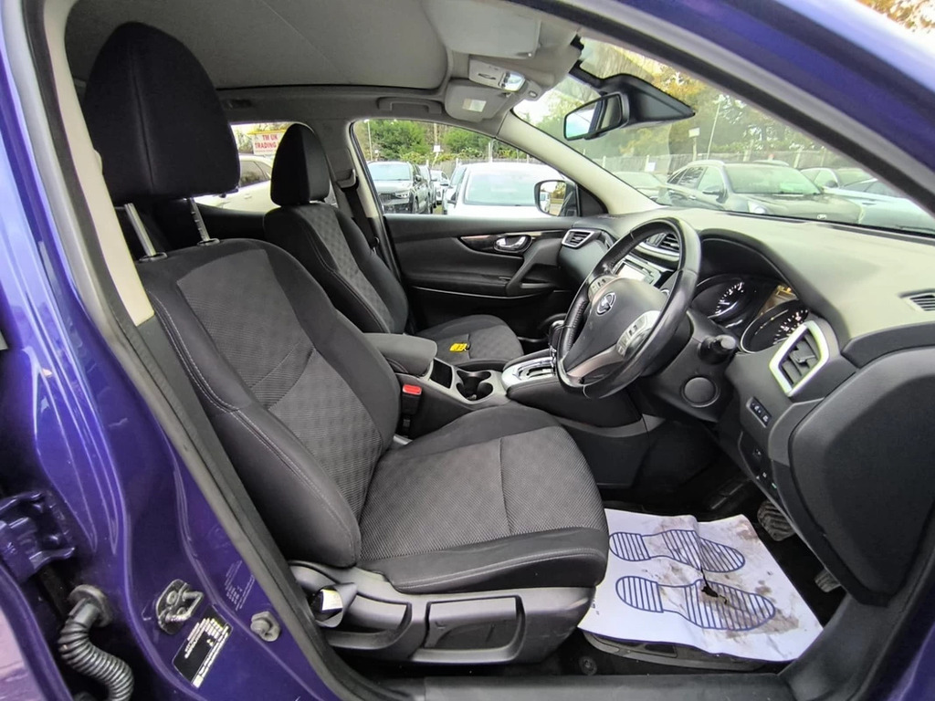 Nissan Qashqai Hatchback Black #9