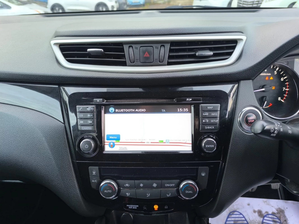 Nissan Qashqai Hatchback Black #18