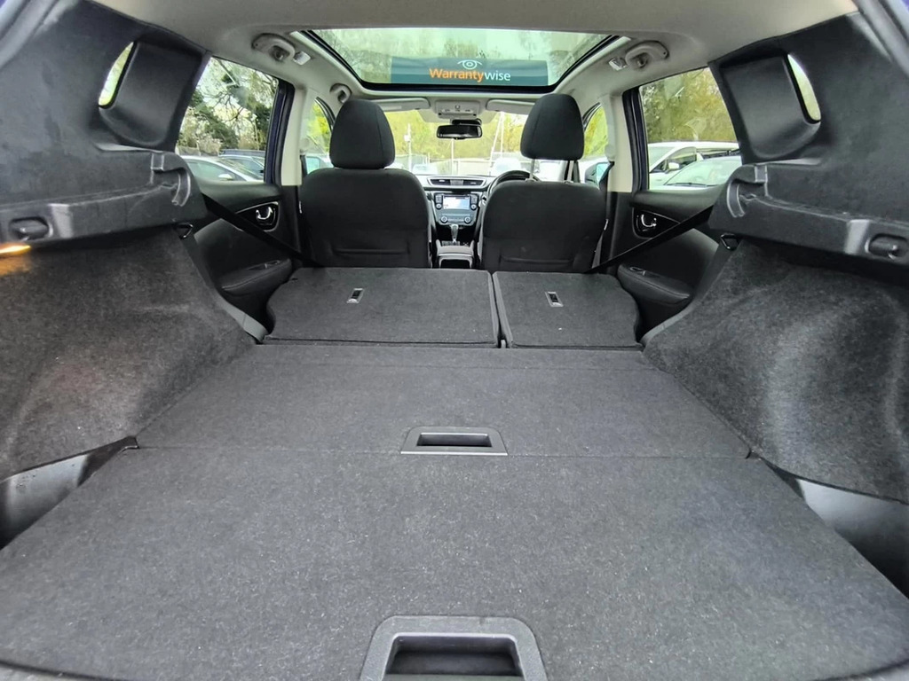 Nissan Qashqai Hatchback Black #32