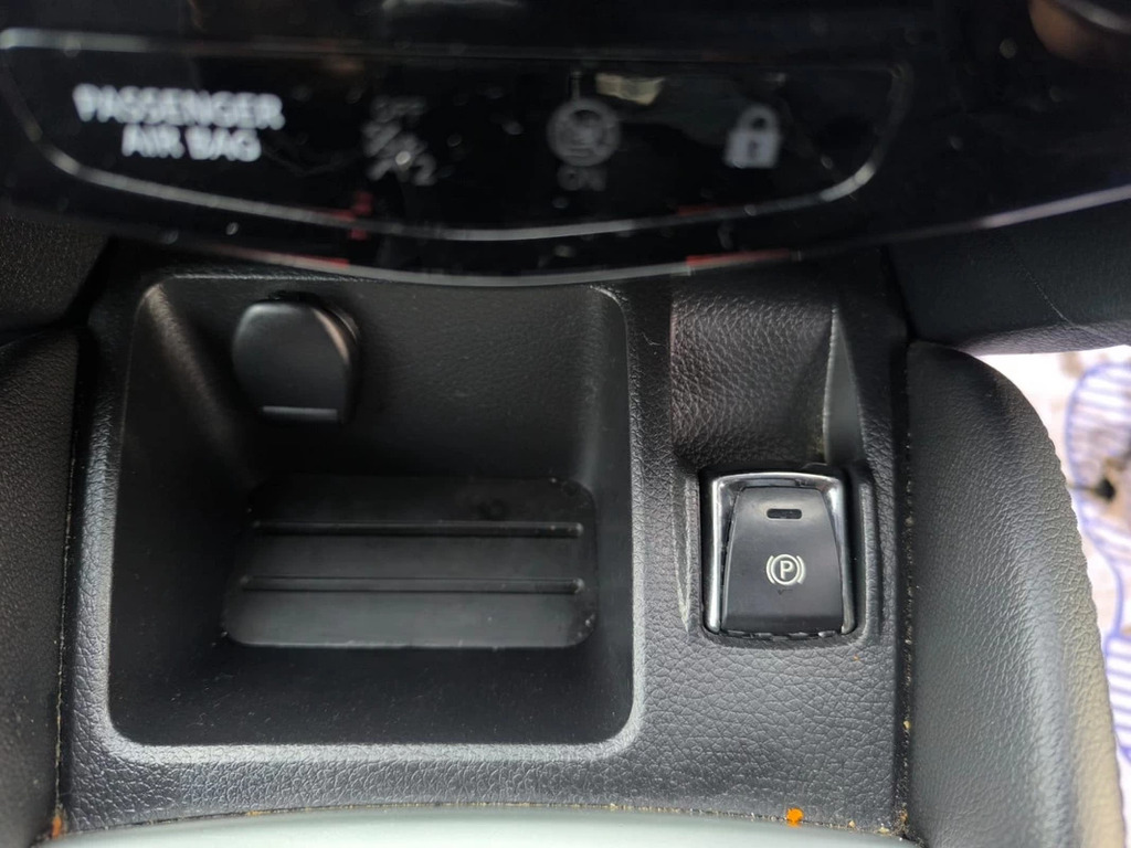 Nissan Qashqai Hatchback Black #19