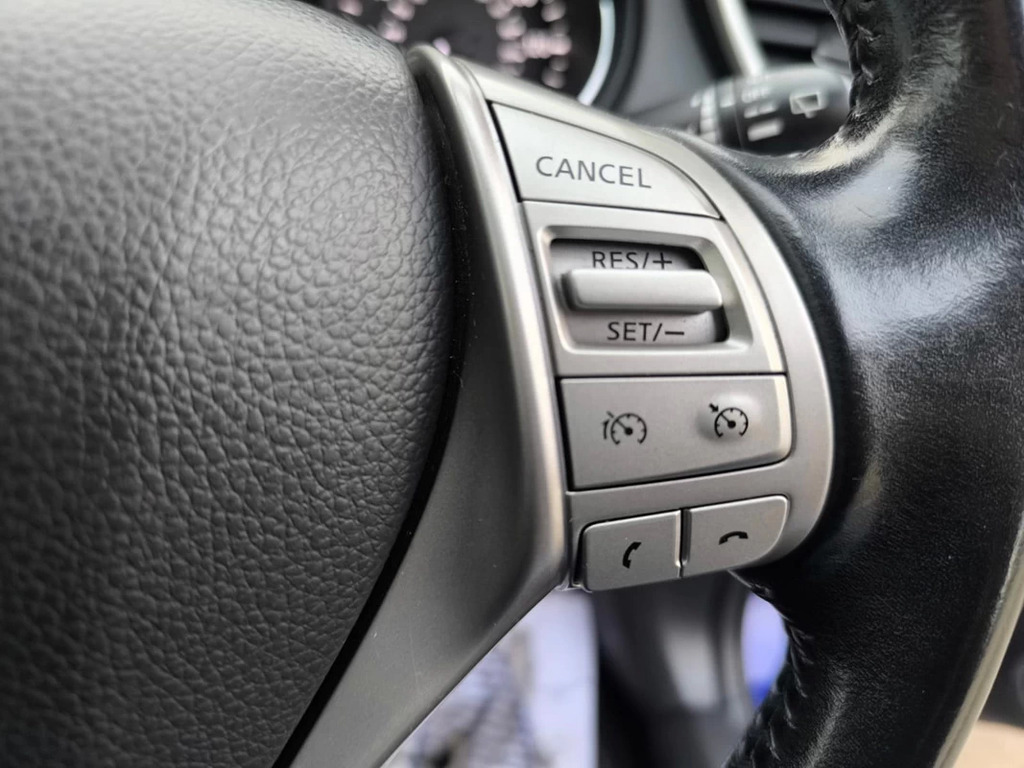 Nissan Qashqai Hatchback Black #24