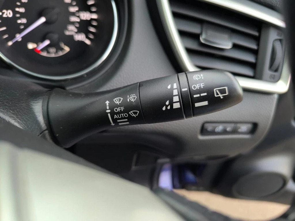 Nissan Qashqai Hatchback Black #23