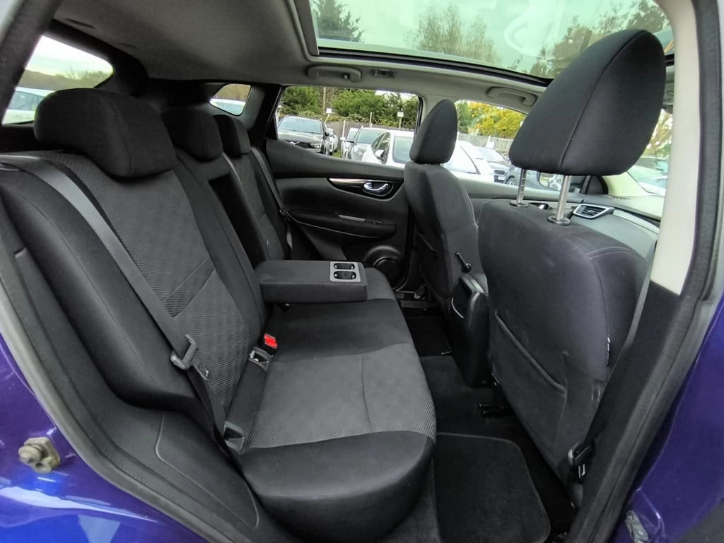 Nissan Qashqai Hatchback Black #11